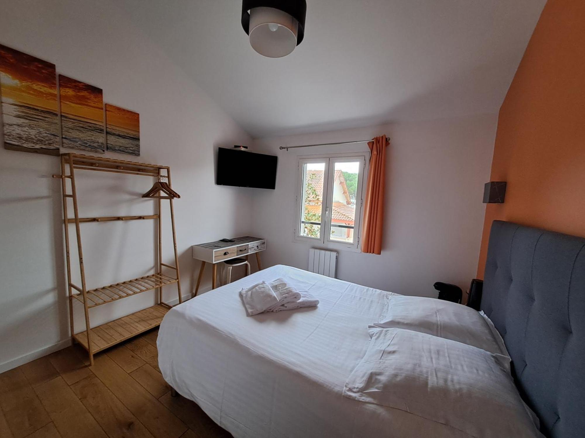 Hotel L'Auberge Canaulaise Lacanau Buitenkant foto